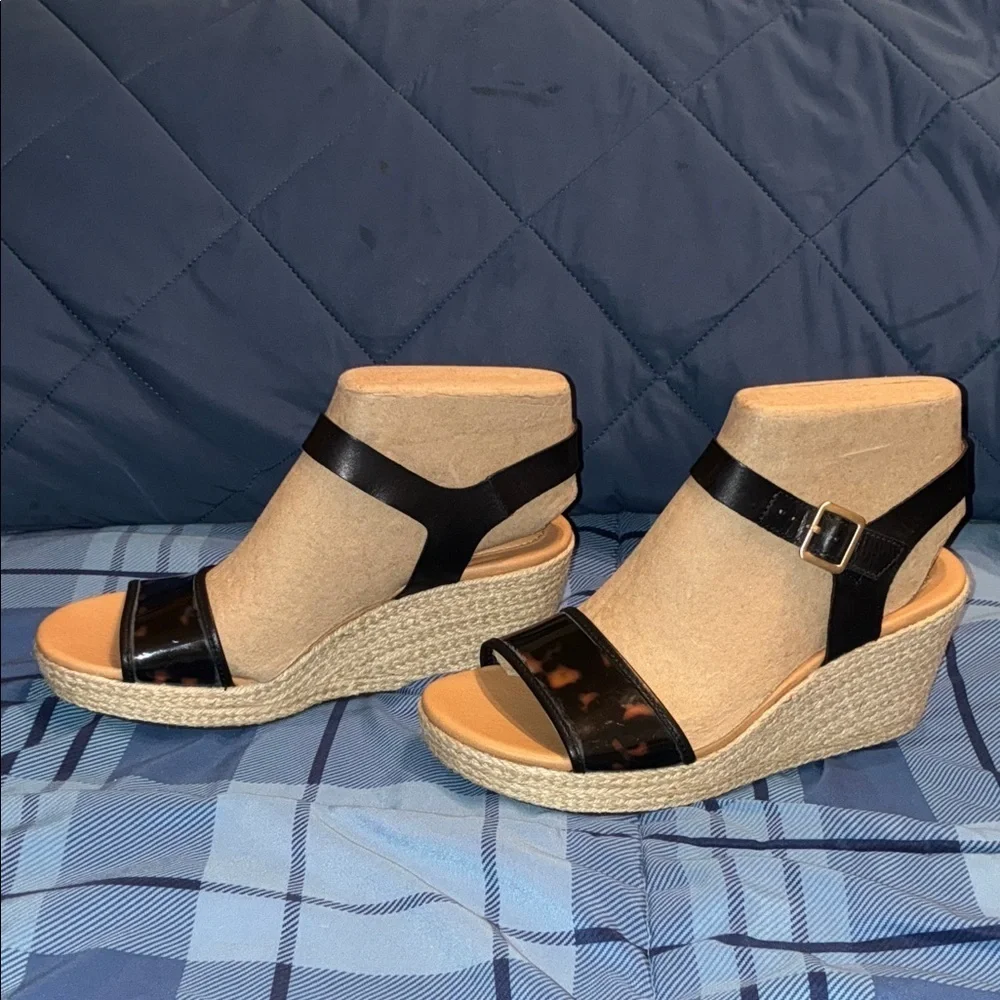 NWT Rockport Women's Black and Tan Wedge Sandals 7.5